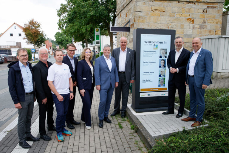 Politik zu Besuch im smarten Dorf Etteln