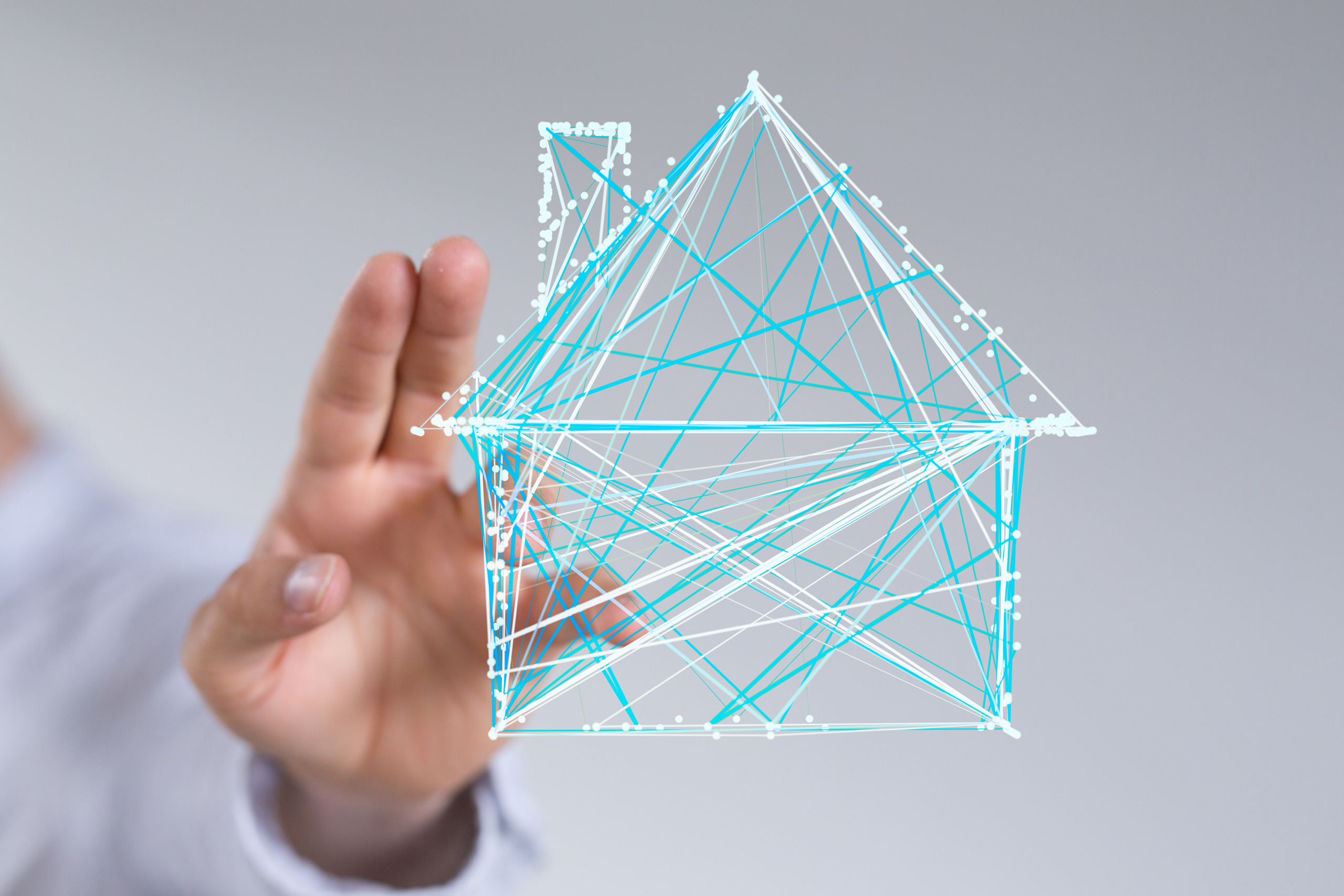 Eine Hand vor einem stilisierten Haus