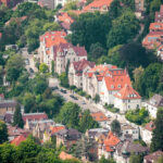 Blick von oben in eine Stuttgarter Straße
