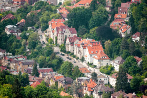 Blick von oben in eine Stuttgarter Straße