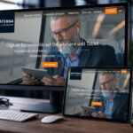 Verschiedene Devices stehen nebeneinander auf einem edlen Schreibtscih, alle zeigen die Starpage von Materna Virual Solution.