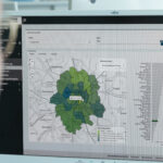 Blick auf einen Monitor mit einer Karetendarstellung von Münster und umliegenden Gemeinden