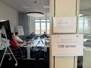 Blick in einen Besprechungsraum – Breakoutsession der Firma CIB auf dem NEGZ Demo Day