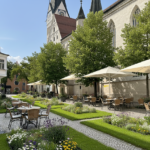 KI-generiertes Rendering zur möglichen Neugestaltung des Domplatzes Eichstätt