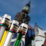 Speednetrohre vor dem Kunsthaus Abensberg.