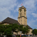 Rathaus Schöneberg, Außenansicht im Sommer
