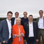 eine Gruppe von sechs Personen, darunter Hessens Digitalministerin Kristina Sinemus