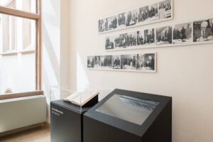 Ausstellung des Goldenen Buches der Stadt Ulm im Rathausfoyer