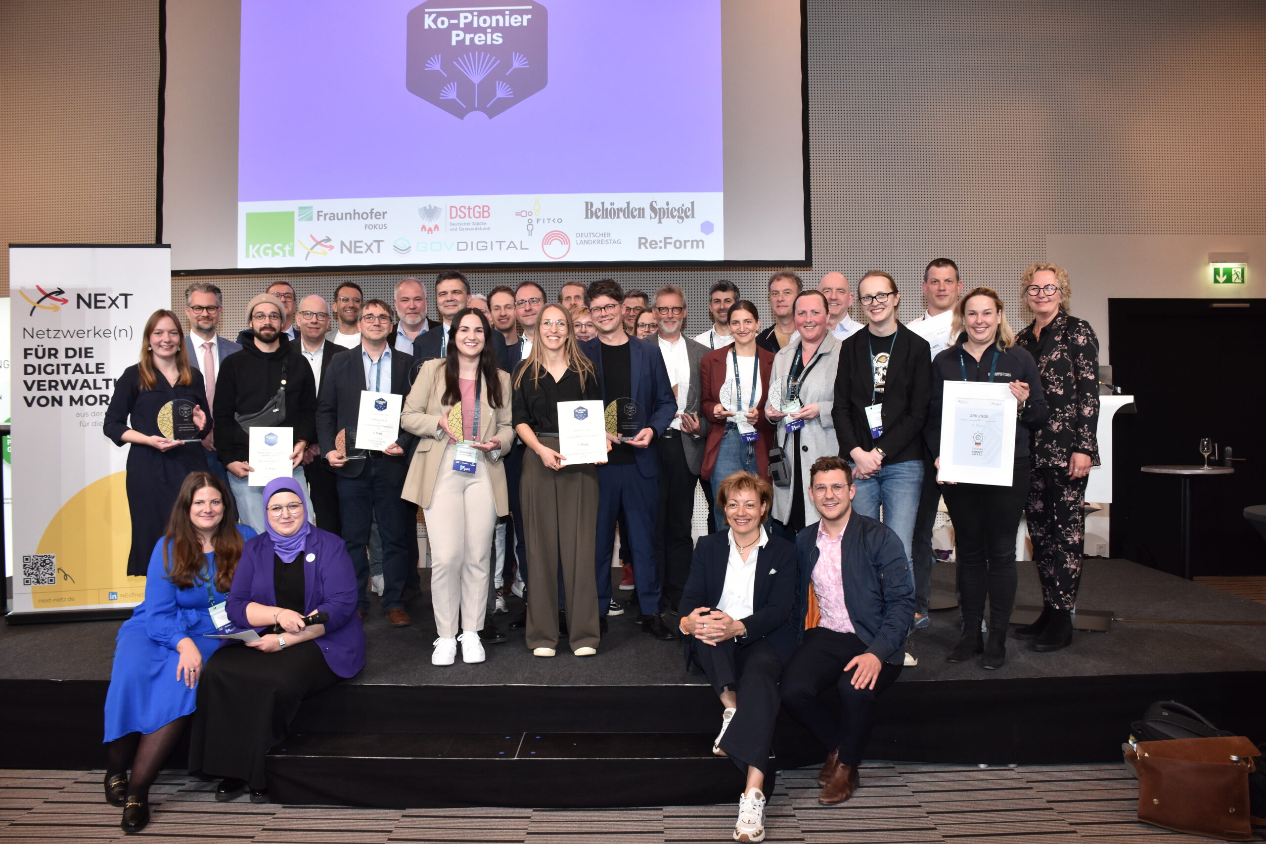 Gruppenfoto auf Bühne