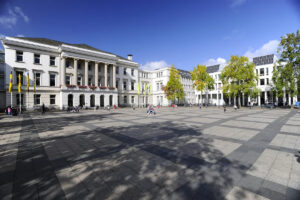 Rathaus und Rathausvorplatz in Krefeld