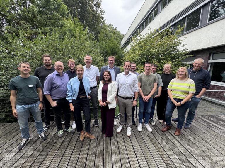 Gruppenfoto mit Vertreterinnen und Vertretern der Urban Stack Community