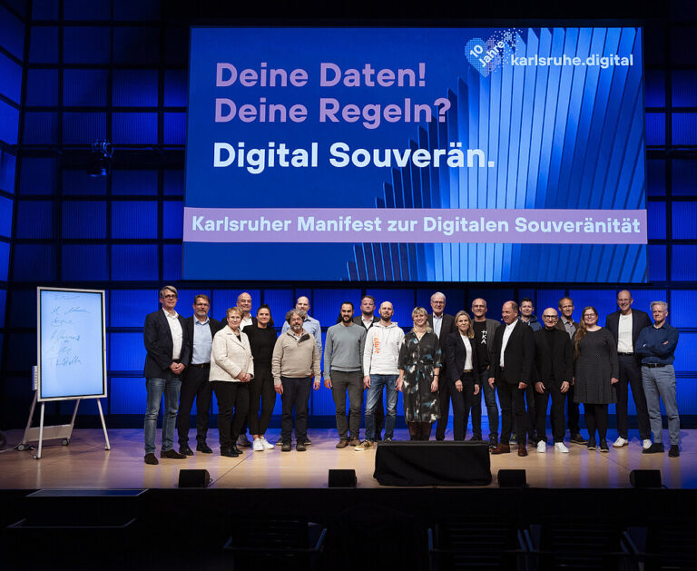 Gruppenbild von Akteurinnen und Akteuren der Initiative karlsruhe.digital