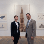 Der Erste Bürgermeister der Stadt Ulm, Martin Bendel und die neue Chefdigitalisiererin Simone Philp.